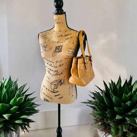 COACH Soho Tan Leather Bag in tan/camel - Picture 4 of 9